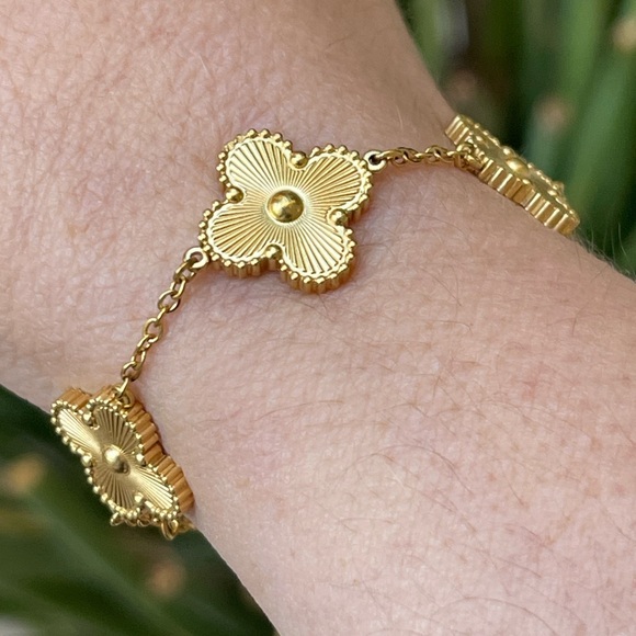 High quality 18K gold plated clover leaf bracelet - Picture 3 of 7